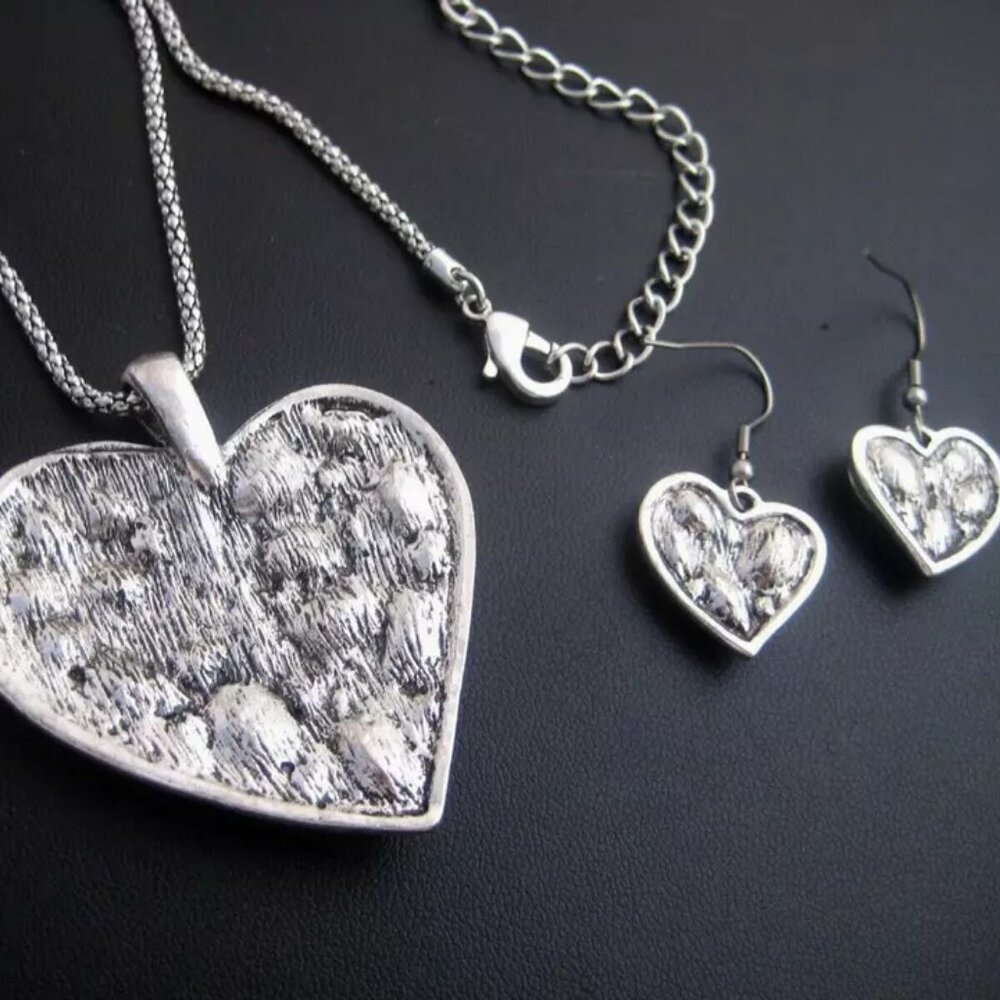 Fashion Jewelry Heart Pendant Necklace & Earrings rhinestones - Picture 2 of 3